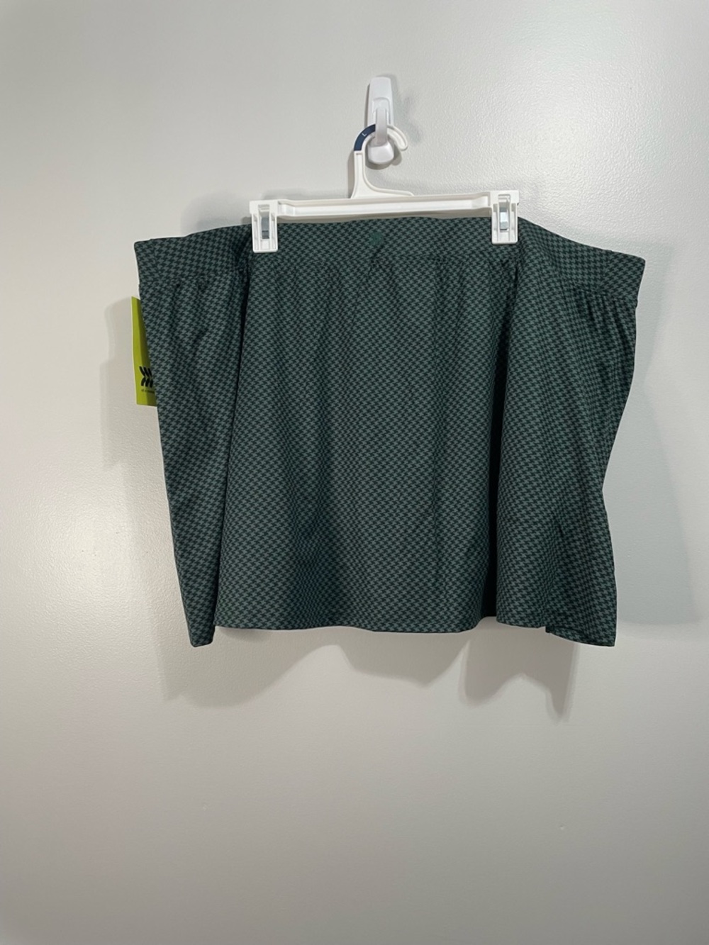 all in motion Green Houndstooth Athletic Skort - Picture 2 of 6